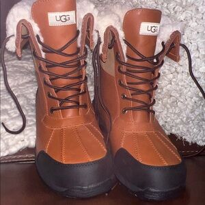 UGG Butte  Mens Boots Chestnut Lace Up Sheepskin Lined! NEW w/o box 10.5